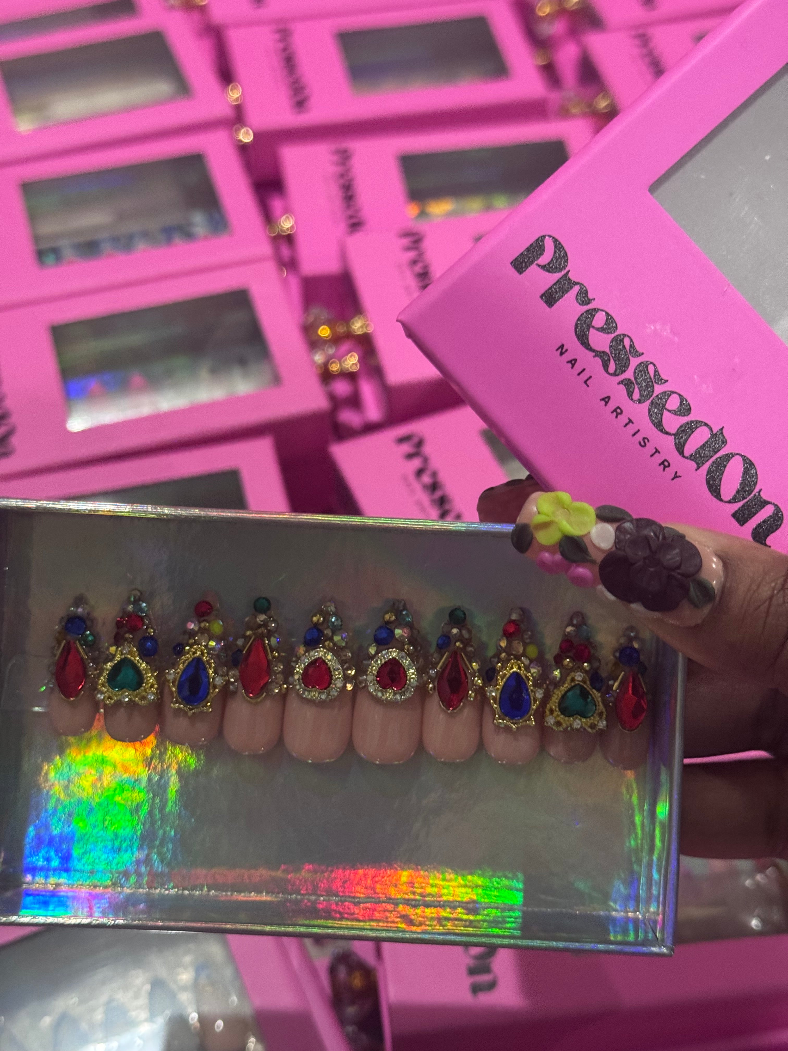 Queen’s Vault (Medium) Press-On Nails