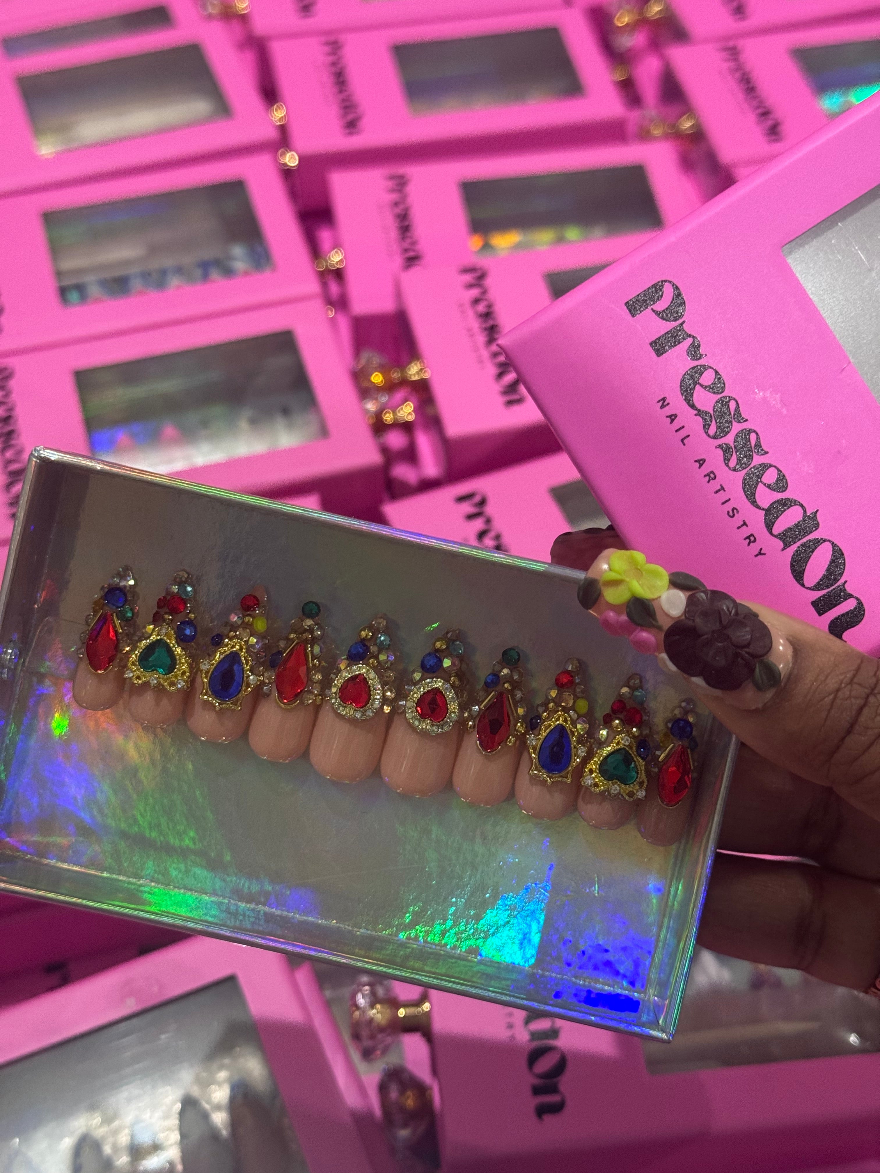 Queen’s Vault (Medium) Press-On Nails