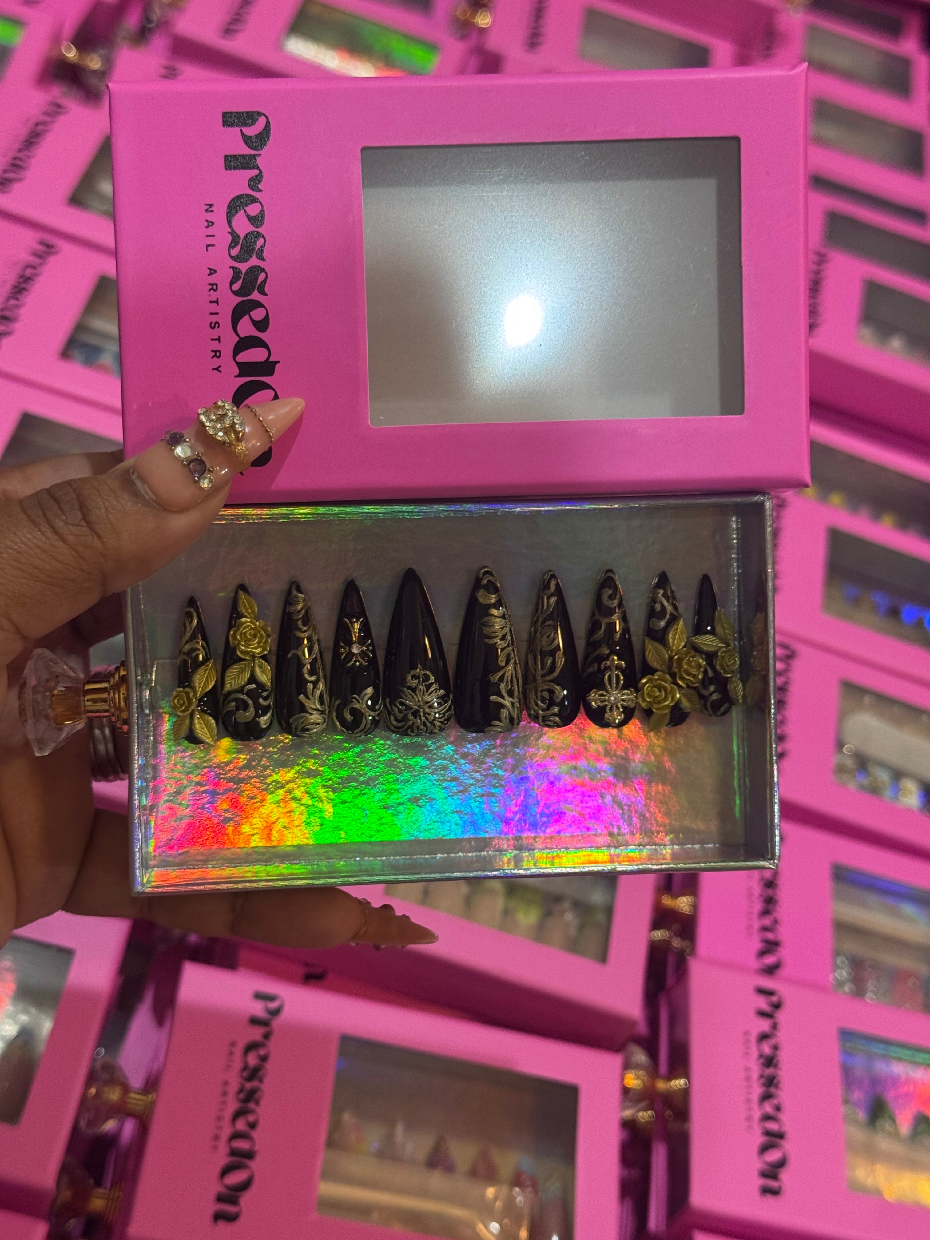 Queen’s Garden (Medium) Press-On Nails