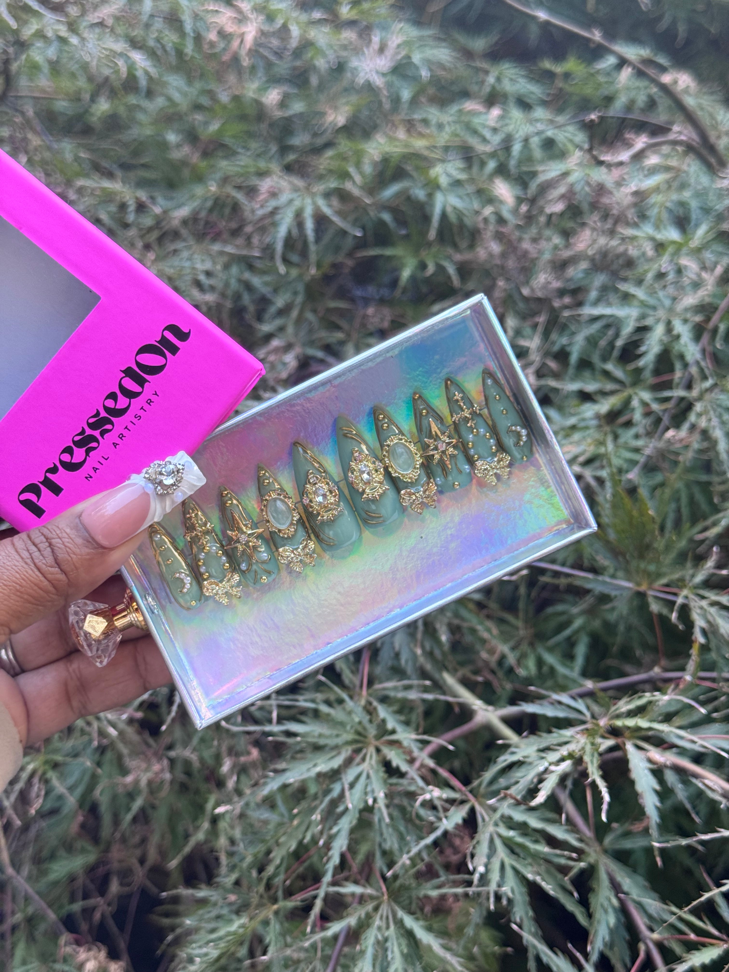 Emerald Empress (Medium)