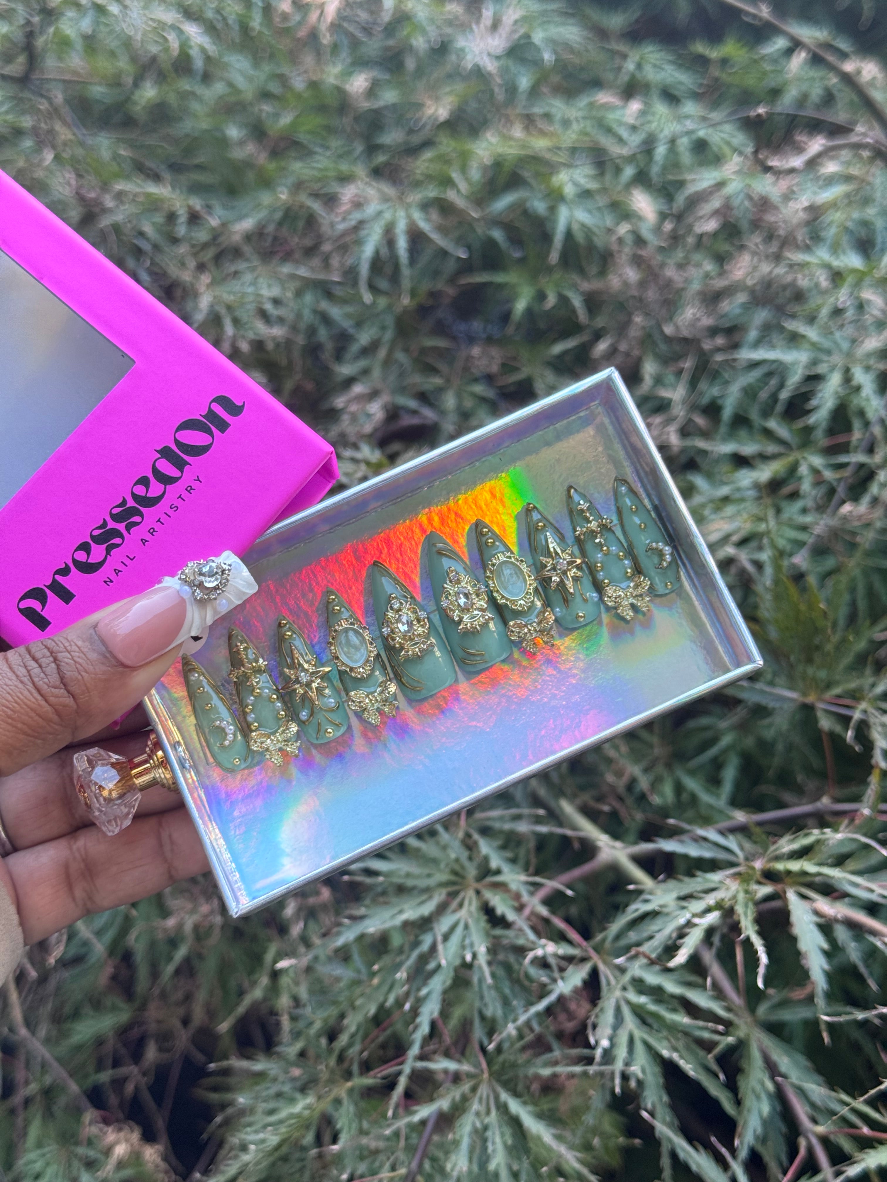 Emerald Empress (Medium)