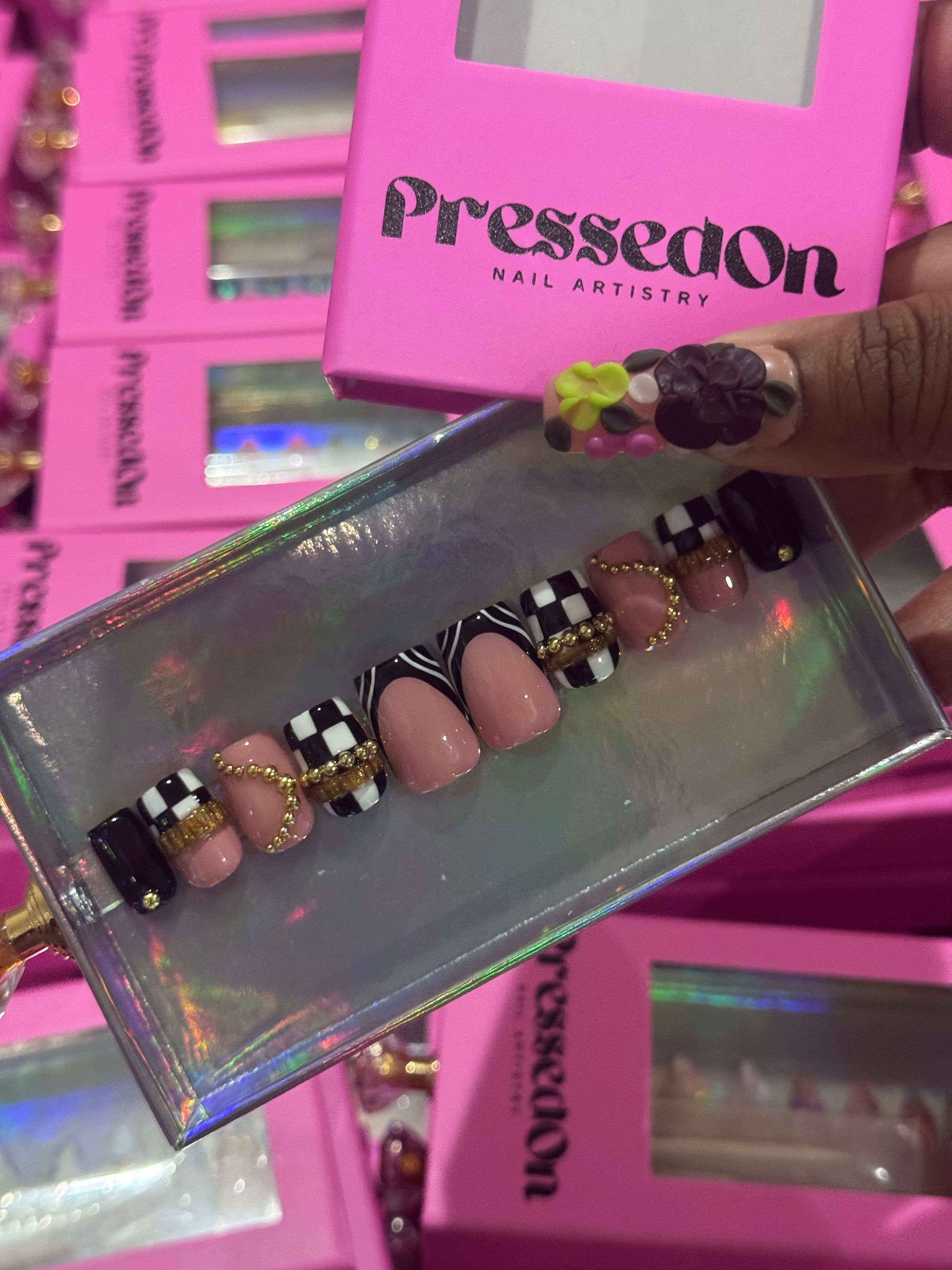 Checkmate Chic (Short) Press-On Nails