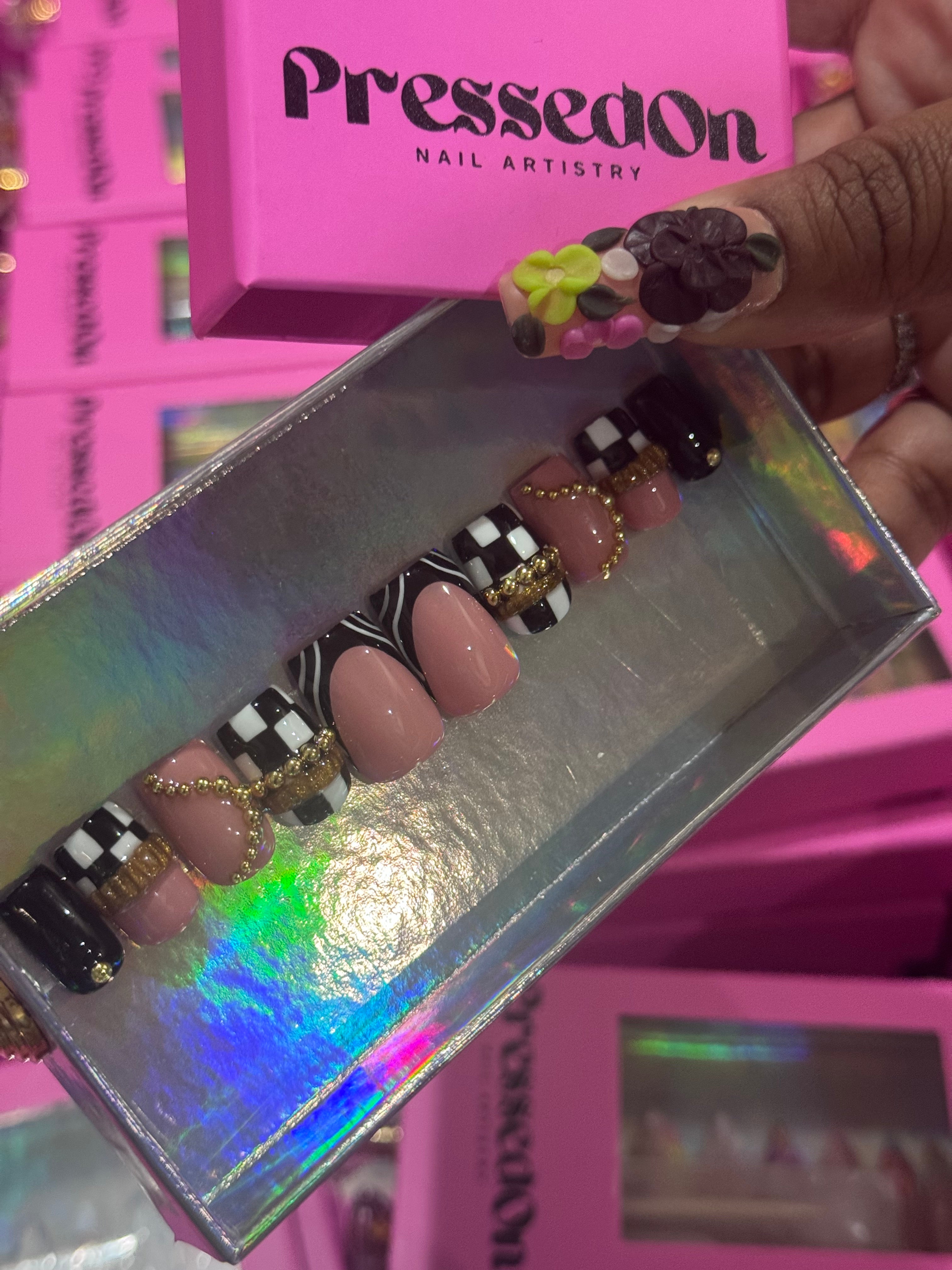 Checkmate Chic (Short) Press-On Nails