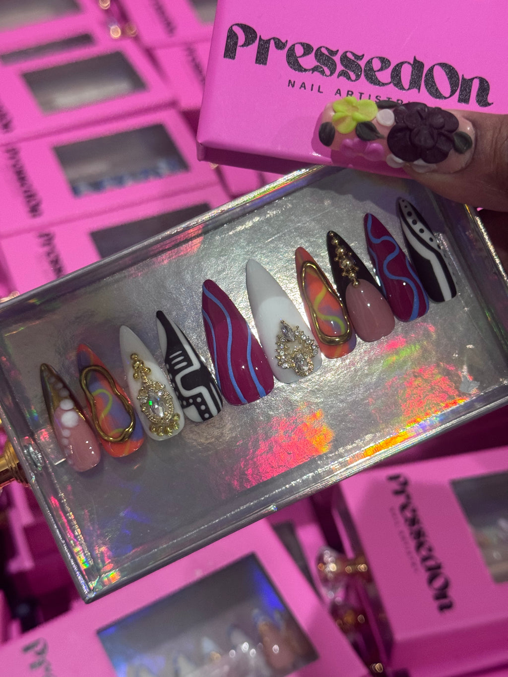 Gallery Glam (Medium) Press-On Nails