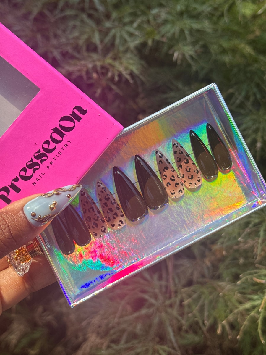 This set of short stiletto press-on nails features a brown and cheetah print design with solid brown and cheetah pattern nails.